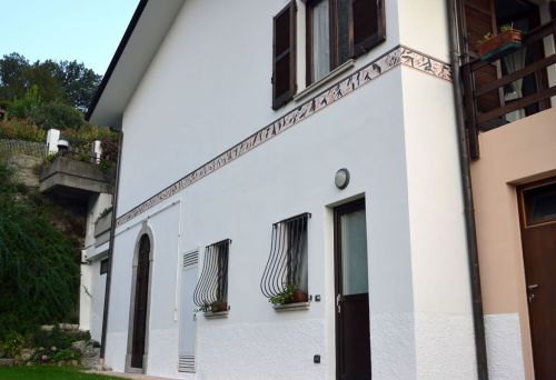 Archisio - Lavoro di Frigerio Gilio - Lazienda frigerio gilio di lecco si occupa di tinteggiatura verniciatura e pitture artistiche con una vasta gamma di proposte e di soluzioni decorative per ogni contesto sia esso privato condomi