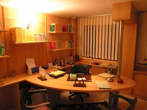 Archisio - Lavoro di Falegnameria Archtipo - Le sapienti mani di chi ha scelto di diventare artigiano non per necessit ma solo per passione sono sicuramente una garanzia per il cliente che ad esse si affida Proprio la passione per il legno