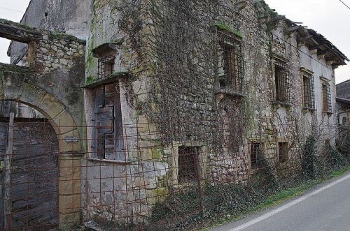 Archisio - Lavoro di Edilizia Mirangelo Di Dalvito Mirco - Ristrutturazione di interni rifacimento bagni rivestimenti pavimentazioni qualsiasi opera di piccola edilizia residenziale