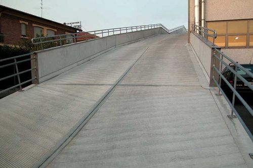 Archisio - Lavoro di Ra Costruzioni Di Augusta Ruscitti - R A Costruzioni una ditta che si occupa di edilizia e in particolare di realizzazione di pavimentazioni industriali La sede principale situata a torremaggiore in provincia di foggia ma offr