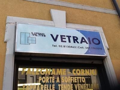 Archisio - Lavoro di Vetraio Elmi - Il vetraio elmi si occupa della lavorazione del vetro con amore e grande passione Gli artigiani realizzano vetri vetrine e complementi di arredo per la casa lufficio e le attivit commerciali