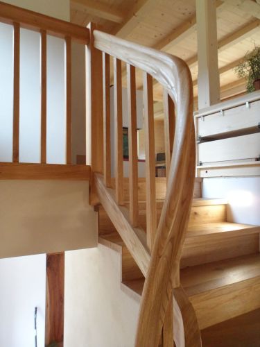 Archisio - Lavoro di Falegnameria Decrestina Pierluigi - Progettazione e realizzazione scale interne in legno su misura Fresatura a cn conto terzi