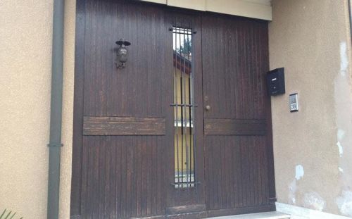 Archisio - Lavoro di Rb Serramenti - A cairate in provincia di varese si trova la r B Ristrutturazione serramenti La nostra azienda artigiana si occupa di recuperare e restaurare nel migliore dei modi ogni genere di infisso tra cui