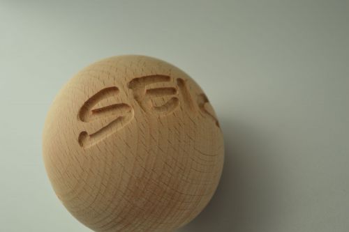 Archisio - Showroom di Seigi Sas - Lazienda si avvale di unesperienza trentennale nel settore del legno e di unaccurata conoscenza della materia prima produce elementi in legno tornito per vari usi caposcala e colonnine per scale