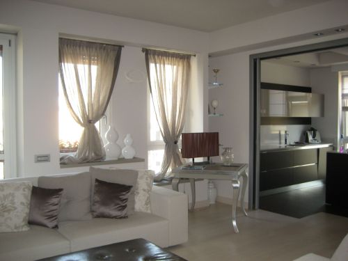 Archisio - Lavoro di Bonizzoni Tappezzeria - La ditta bonizzoni tappezzeria arrivata alla terza generazione opera su tutto il territorio cremonese e lombardo rispecchiando nello stile del servizio il prestigio delle sue creazioni Tendaggi