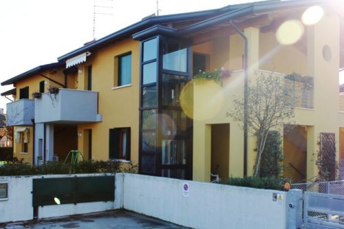 Archisio - Lavoro di Amg Ascensori - Lo staff di amg ascensori di porcia in provincia di pordenone composto da un gruppo di professionisti specializzati che seguono attentamente la progettazione dellimpianto commissionato loro dal