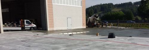 Archisio - Lavoro di Moticone Pavimenti - Monticone pavimenti nasce come ditta individuale nel 1991 specializzata nelle pavimentazioni in calcestruzzo Dopo anni di collaborazione si trasforma in societ nel 2005 Lesperienza maturata negl