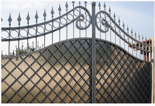 Archisio - Showroom di Mauro Mocci Fabbro - La nostra trentennale esperienza ci pemette di realizzare Anche le opere in ferro pi particolari Siamo in grado di realizzare dalla semplice saldaturaAlla scala a chiocciola Preventivo gratuit