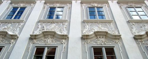 Archisio - Lavoro di Marco Zucca Intonaci - Siamo specializzati nella realizzazione di intonaci sia da interni che da esterni Realizziamo intonacature per ogni esigenza utilizzando intonaci decorativi impermeabilizzanti antimuffa o termoisol