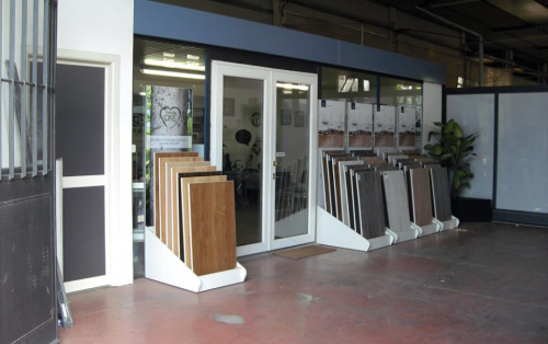 Archisio - Showroom di Dla Serramenti - Nella d L A Serramenti che opera su viterbo nel settore della realizzazione di infissi e serramenti i soci fondatori hanno voluto investire la loro passione e una professionalit maturata lavora