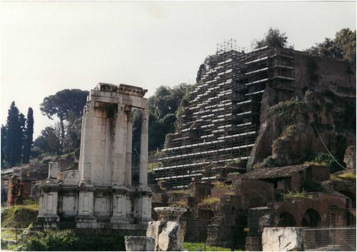 Archisio - Lavoro di Roma Ponteggi Service - Da oltre 30 anni ponteggi roma service opera nel campo delledilizia con unalta specializzazione nel settore dei ponteggi Eseguiamo infatti lavorazioni di montaggio smontaggio e noleggio di ponteg