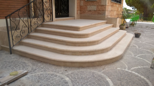 Archisio - Lavoro di Fenucci Marmi - La pietra di roma da anni si occupa della lavorazione di travertino romano Grazie a macchinari allavanguardia riusciamo a soddisfare qualsiasi tipo di esigenza del nostro cliente dalle piu partico