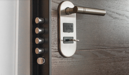 Archisio - Showroom di Luciano Mariani - La ditta mariani luciano interviene anche nel caso di porte bloccate eseguendo lapertura anche senza scasso o procedere alla sostituzione della serratura stessa nel caso di furti o smarrimento dell