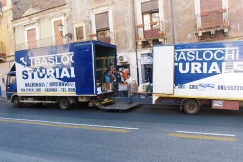 Archisio - Lavoro di Traslochi Sturiale - Con sede a catania siamo una ditta di traslochi che opera su territorio nazionale e internazionale con lausilio di furgoni e camion modernamente imbottiti e un servizio di autoscale per raggiun