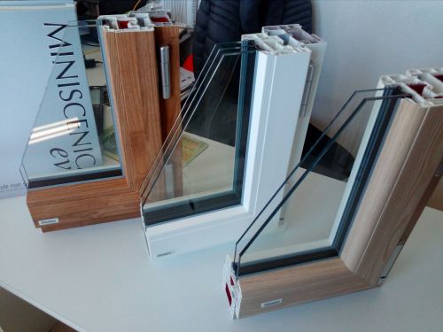 Archisio - Showroom di Spinelli Infissi Di Ciro Spinelli - Produzione e installazione di infissi alluminio legno alluminio taglio termico pvcFornitore di zanzariere rivenditore autorizzato bettio porte da interni e portoncini blindati tende da sole v