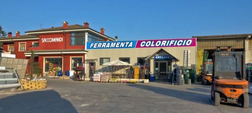 Archisio - Showroom di Saccomandi - Lattivit iniziata negli anni 70 con una semplice vendita di piastrelle e di materiali ediliIn seguito nata la prima sede di agnadello cr nella quale si consolidata una consistent