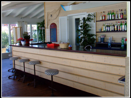 Archisio - Lavoro di Bottari Fabio Falegnameria - la nostra storia La falegnameria bottari nasce nel 1923 con enrico giovane e abilissimo artigiano che per oltre quarantanni lavora nella piccola bottega sotto casa per una clientela quasi esclusi