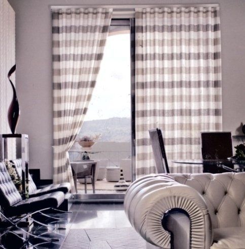 Archisio - Lavoro di Casa Della Tenda - Casa della tenda nasce nel 1964 ad opera del sig Ferdinando capestrani ed attualmente guidata dalla figlia cinzia che prosegue il lavoro paterno con competenza e cortesia da oltre 25 anniIl gr