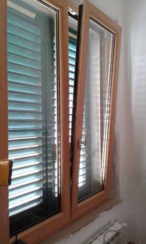 Archisio - Lavoro di Infilux - La ditta nata del 1971 da cartolari poerio ed oggi gestita dal figlio andrea inizi lattivit con la vendita di infissi in legno e semilavorati poi con lavvenire dei nuovi prodotti ha iniziato a