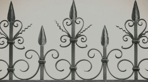 Archisio - Lavoro di Larte Del Ferro - Gerardo davide tino fonda negli anni novanta la sua impresa larte del ferro frutto della sua maestria ed esperienza nella lavorazione del ferro battuto e dei metalli I servizi sono rivolti a clie