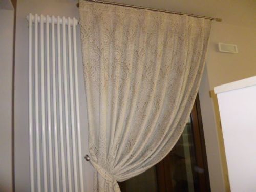 Archisio - Lavoro di Bonci Roberta Eclisse - Eclisse da oltre quindici anni si occupa della progettazione e della realizzazione di tende per interni Lazienda dispone di un laboratorio sartoriale e di un ampio show room Eclisse crea anche bo