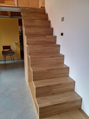 Archisio - Lavoro di Falegnameria Mobili Pedroni - Siamo artigiani del legno Realizziamo cucine scale mobili porte camere bagni e pavimenti tutto rigorosamente su misuraForniamo serramenti certificati in pvclegno e legno-allumunio soddi