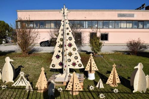 Archisio - Lavoro di Falegnameria Bassi - Falegnameria attrezzata con macchine a controllo numerico Realizziamo praticamente tutto mobili su misura negozi e accessori per moto e nautica