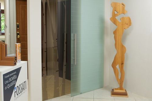 Archisio - Showroom di Dieffe Di Franceschini C srl - La sede di dieffe in provincia di reggio emilia nel cuore di una delle regioni pi dinamiche e ad alta intensit imprenditoriale del nord italia Fondata nel 1964 come falegnameria artigiana spe