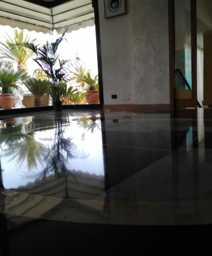 Archisio - Lavoro di Lucidatura Pavimenti Gennari Mario - Gennari mario a san benedetto del tronto in provincia di ascoli piceno unazienda che vanta unesperienza ventennale nel settore della levigatura e lucidatura di superfici in marmo granito