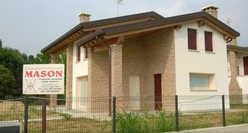 Archisio - Lavoro di Falegnameria Artigiana Mason - La nostra storiaFalegnameria fabio masonFondata nel 1968 da giuseppe mason la falegnameria artigiana mason specializzata in produzione posa e restauro di scuri e infissi Dal 2005 lat