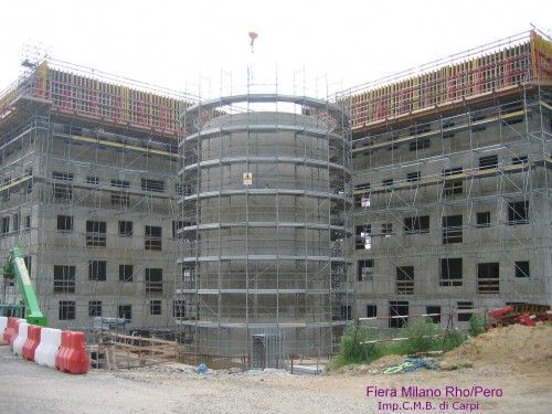 Archisio - Lavoro di Art Ponteggi - lart ponteggi di celani arelda si occupa di montaggio e noleggio ponteggi soluzioni speciali e particolari edificipalazzi in costruzione sbalzi tubogiunto ecc offre preventivi e soprallu