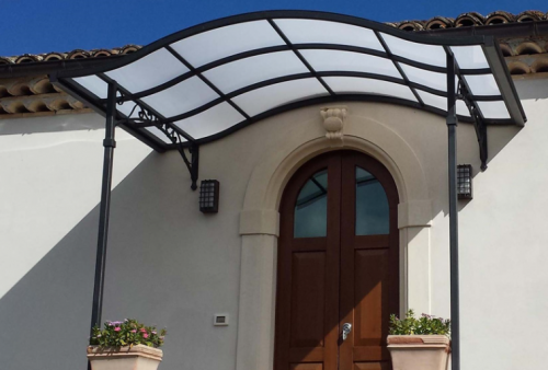 Archisio - Showroom di Pm Di Peron Massimo - La nostra azienda si prefissa lobiettivo di soddisfare le persone che necessitano di ristrutturazioni e di pezzi in ferro battuto Ci occupiamo da anni di saldare e preparare recinzioni cancelli