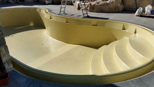 Archisio - Lavoro di Bernardino Polisena - Realizziamo il pavimento in resina cio un tipo di pavimentazione la cui realizzazione fa uso di resine che vengono direttamente gettate in opera