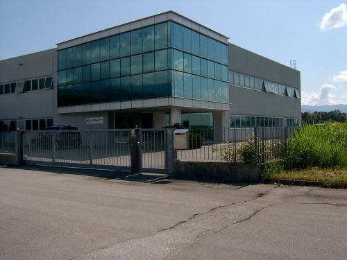 Archisio - Lavoro di Edilcasa Snc - Limpresa viene fondata nel 1962 da de bona lodovico dopo una esperienza lavorativa nel settore edile come emigrante in svizzera Nel 1974 la moglie magagnin dorina conosciuta per essere stata una pio