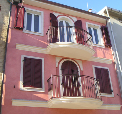 Archisio - Showroom di Imaf srl - Nata nel 1976 come azienda produttrice ed installatrice di infissi ed accessori infrastrutturali ha diversificato nel tempo le proprie attivit nel settore delle struttura metalliche Attualmente la