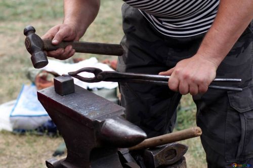 Archisio - Lavoro di Venturi Manuel E C Sas Carpenterie Metallichefabbro - Venturi manuel e c ci trovate a ravenna in v Mensa 16 Da anni eseguiamo lavori di carpenterie metalliche garantendo quindi massima professionalit ed efficienza Lo staff con cui collaboriamo v