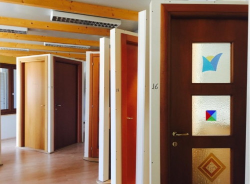 Archisio - Showroom di Serramenti Fratelli Antonelli Di Gianluca E Roberto - Sul mercato in tutta la provincia di lecco da tre generazioni siamo specializzati nella produzione di serramenti ed infissi in legno e legno-alluminio o pvc porte interne portoncini di ingresso di