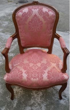 Archisio - Lavoro di Tappezzieri Pelle E Stoffa Pem - Pem Pelle e stoffa una realt a carattere artigianale che da moltissimi anni opera nel campo dei servizi e delle forniture tessiliLa sua offerta concerne tutto ci che riconducibile al m