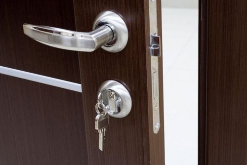 Archisio - Lavoro di Emergenza Fabbro - Questa impresa si occupa di rimettere in sesto le serrature delle porte porte blindate sostituzione serrature e altro ancora