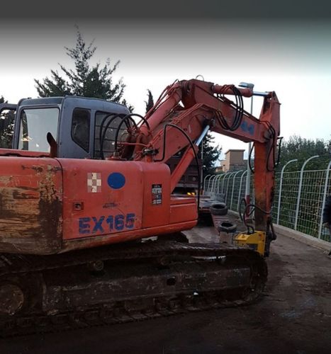 Archisio - Lavoro di Scavi Vitale - La scavi vitale si occupa di scavi e movimento terra demolizioni trasporto materiale inerte trasporto acqua servizi conto terzi e vendita di cisterne prefabbricate a cinisi terrasini palermo e n