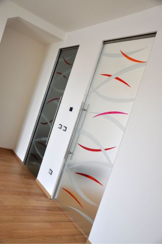 Archisio - Showroom di Porte Vetro Cristallo Di Mazzoli Vetri Darte - La nostra azienda dispone di una vastissima gamma di porte in vetro circa 40 suluzioni tecniche con decine di vetri diversi fra loro che possono essere supporto di qialsiasi decoro eseguito con tecni