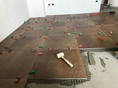 Archisio - Lavoro di Marco Brocca Piastrellista - Posa in opera pavimento e rivestimenti