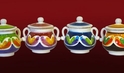 Archisio - Showroom di Maninterra Ceramiche - Il design di ogni oggetto accuratamente studiato e realizzato con il cuore la testa e le mani La ricercatezza delle forme la passionalit del decoro la freschezza dei colori creano manufatti