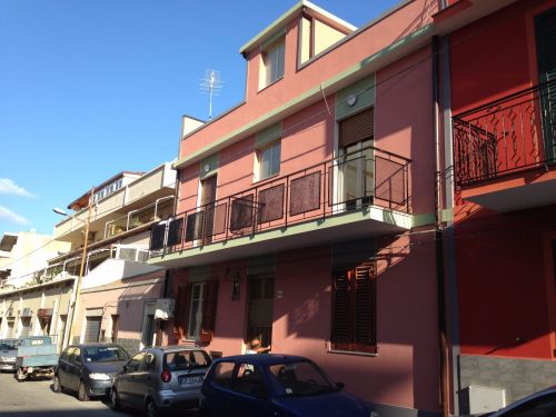 Archisio - Lavoro di Foti Domenico - Dal 2006 la ditta foti domenico lavori edili aiuta i clienti a creare la casa dei propri sogni o a mantenere ben salde case gi edificate con tecniche di manutenzione eo ristrutturazione di intern