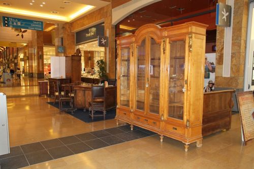 Archisio - Lavoro di Antiquariato E Restauro Di Paolo Cavallari - PercorsoLaurea in architettura e specializzazione in restauroSono nato a teramo nel 1974 Da sempre la mia famiglia si occupata di antiquariato e restauro e fin da bambino il laboratorio