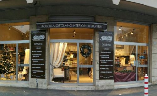 Archisio - Showroom di Roberta Ortolano Interior Designer - Da oltre venticinque anni sono impegnata nellattivit di interior designer mettendo la mia esperienza e sensibilit a servizio della clientela del mio fornitissimo e accogliente negozio-laboratori