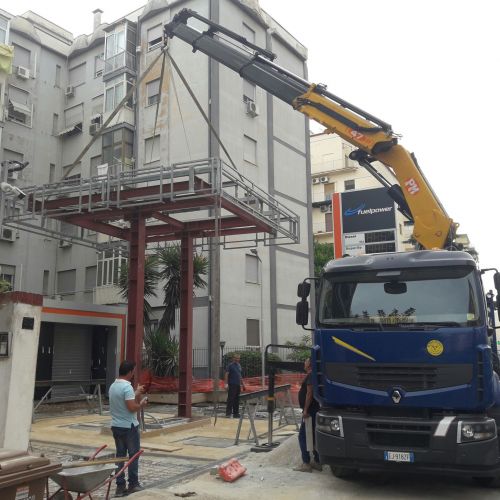 Archisio - Lavoro di Di Fiore Vincenzo Noleggio Gru Trasporti E Servizi - La ditta di fiore vincenzo srl noleggio gru e traspoortiDa 40 anni presente nel settore specializzata in trasporti eccezzionali ee gurati montaggi industriali e noleggio autogru e piattaforme a