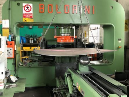 Archisio - Lavoro di Costruzione Fondi Speciali srl - La cfs fondata nel 1990 opera ormai da oltre 20 anni nella produzione di fondi bombati per serbatoi in inox ferro al carbonio duplex super duplex ldx alluminio peralluman rame