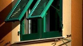 Archisio - Showroom di Mantovani Serramenti Snc - La mantovani serramenti snc da quarantanni nel settore dei serramenti in alluminio La nostra filosofia produrre infissi dallelevata durata e dalle elevate prestazioni utilizzando i migliori