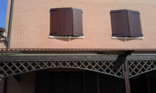 Archisio - Lavoro di Falegnameria L Eredit - La falegnameria leredit vanta una lunghissima e profonda esperienza nel settore della lavorazione del legno e della lucidatura e decorazionedi arredi gi esistenti Lazienda bolognese propone arr